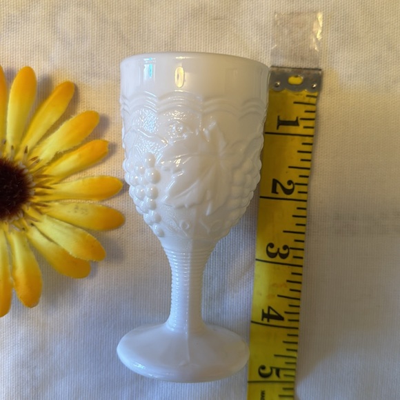 🍇 VINTAGE, Milk White Beautiful Grape Design Port Style Glasses w/ “G” insignia. - Picture 7 of 10